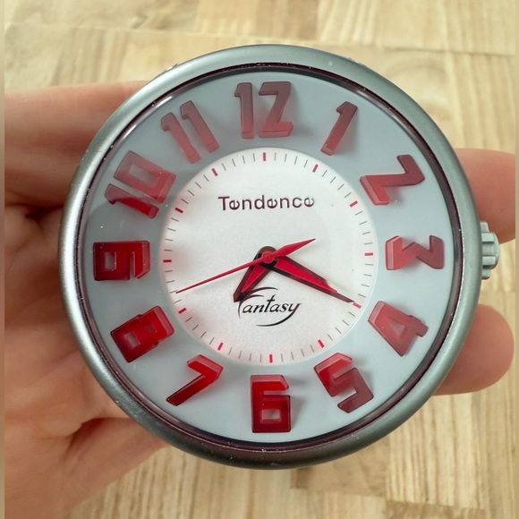 Tendence Swiss-made large red and gray Guliver Fanatasy watch NEW BATTERY - Picture 1 of 6